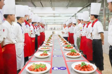 ���ݳ������x���x�Ă��W(xu��)У��