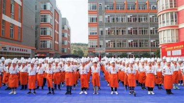 ����ǰ��У����ǰ���ʂ������п���һ�ر��ϣ�