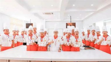 �ո�VSУ��������x���W(xu��)У�ˆ���