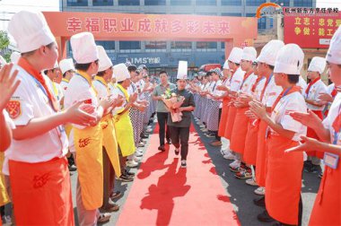 �������MУ�@�����^�֏N���L���M�����|����չ��ˇ������(j��ng)���