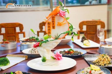 ��ҹ���Ʒչʾ|���F(tu��n)�A�������g�q��