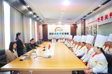 ��I(y��)���v�MУ�@��У������ٰl(f��)չ