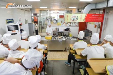 ��P(y��ng)��ʳ�Ļ�����N���M(j��n)У�@��һ����L�L������ζ����