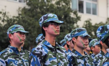 ܊Ӗ(x��n)����(d��ng)�r(sh��)���ഺչ�L(f��ng)����׌�҂��۽�܊Ӗ(x��n)�F(xi��n)��(ch��ng)��