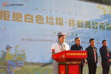 �ܽ^��ɫ��������������У�@��׌�҂�һ����������������