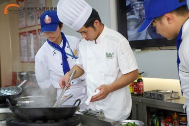 �����|����WУ�������N�MУ�@�߃�(y��u)�㮅�I(y��)�W�ӽ������A�M�Y��