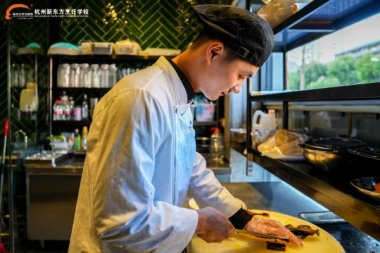 �W�N����Ҫȥ���I(y��)�WУ������Ȼ��24�q����������H�����v�ش���